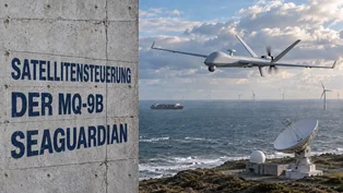 Eine unbewaffnete MQ-9B SeaGuardian fliegt über der Nordsee nahe einer Satellitenbodenstation; links steht der Titel auf einer Betonwand.