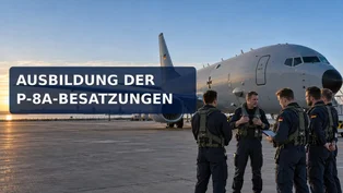 Deutsche Marineflieger erhalten vor einer P-8A Poseidon eine Einweisung für einen Ausbildungsflug.