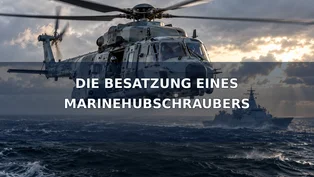 KI-generierte Darstellung eines Marinehubschraubers mit Besatzungsmitgliedern im Flug über dem Meer, im Hintergrund ein Kriegsschiff.