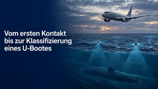 Eine P-8A Poseidon über dem Meer, darunter Sonarbojen und die schemenhafte Silhouette eines getauchten U-Bootes.